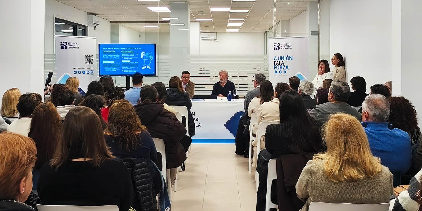 O CONSELLEIRO DE EMPREGO, COMERCIO E EMIGRACIÓN JOSÉ GONZÁLEZ VÁZQUEZ, PRESENTA EN REDONDELA AS PRINCIPAIS LIÑAS DA XUNTA EN MATERIA E EMPREGO,FORMACIÓN E COMERCIO PARA 2026.