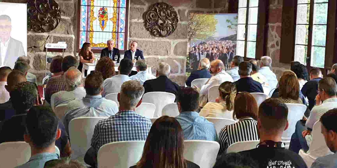 TRAS AS PROPOSTAS LANZADAS POLA ASOCIACIÓN DE EMPRESAS DE REDONDELA PARA O IMPULSO DO TECIDO PRODUCTIVO PP E BNG REÚNENSE CO COLECTIVO PARA ANALIZARLAS.