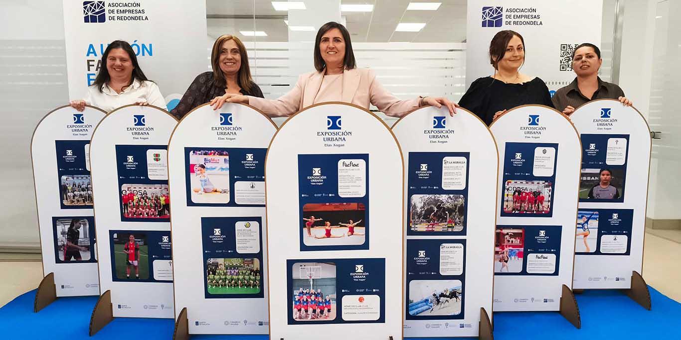 “ELAS XOGAN” TOMA AS RÚAS DE REDONDELA: MÁIS DE 200 DEPORTISTAS LOCAIS PROTAGONIZAN A EXPOSICIÓN URBANA DA CAMPAÑA DO DÍA DA NAI DO COMERCIO DE REDONDELA.