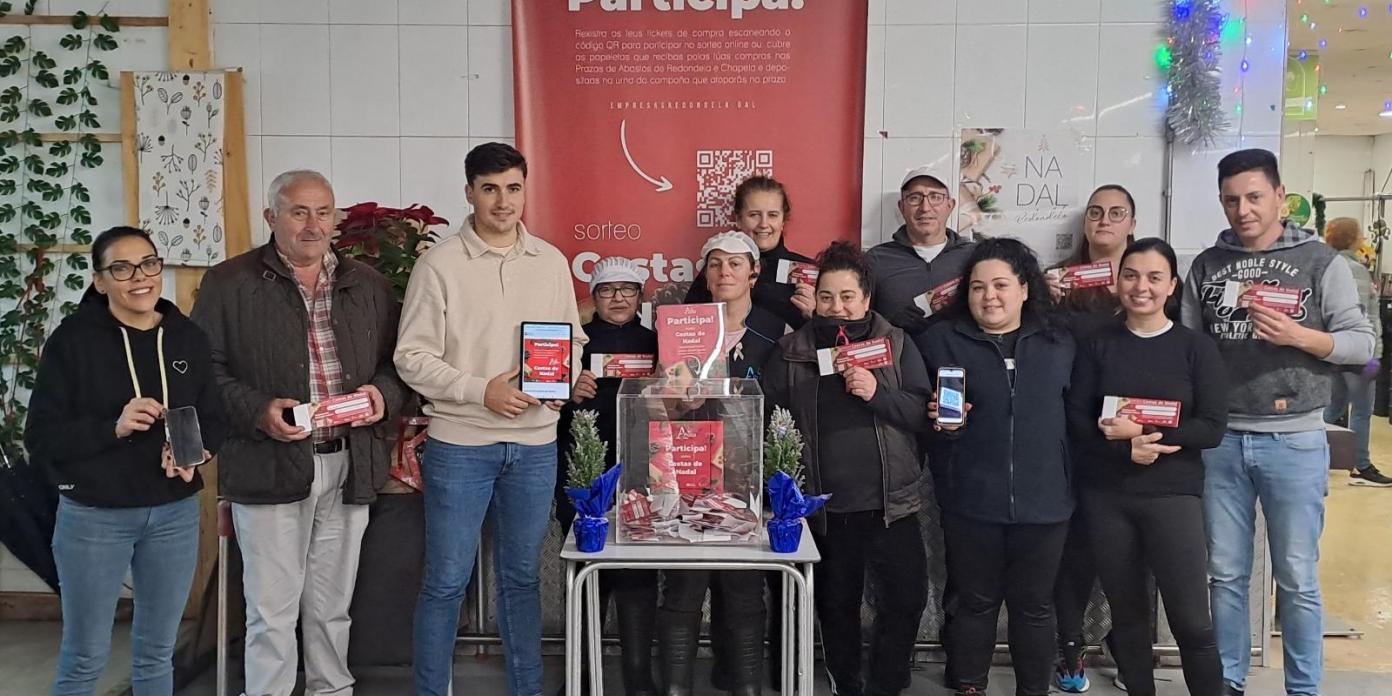 Presentacion do sorteo na praza de abastos de Redondela.jpg